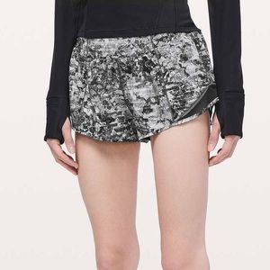 Lululemon Hotty Hot Short 2.5” Black Floral